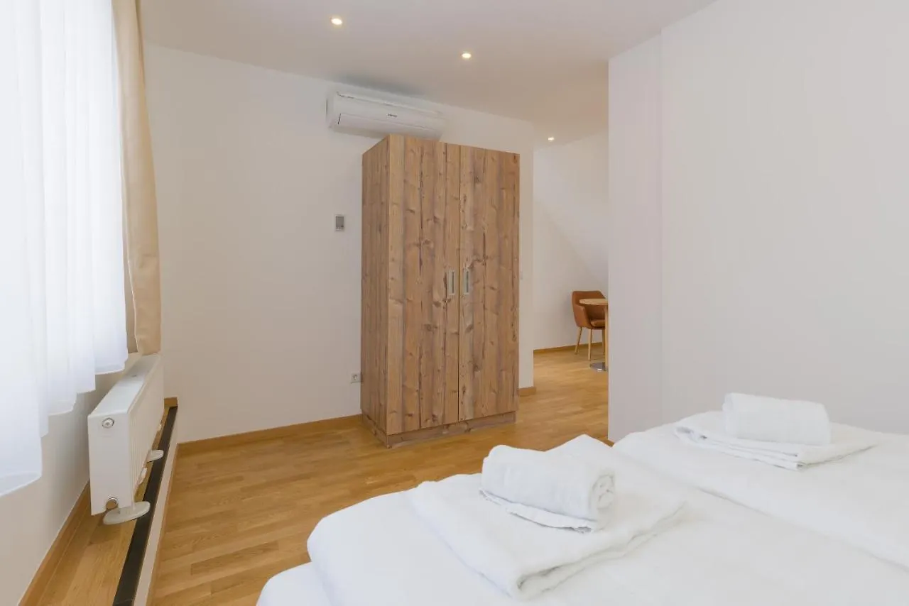 Vienna Stay Apartments Ullmann 1150 0*,