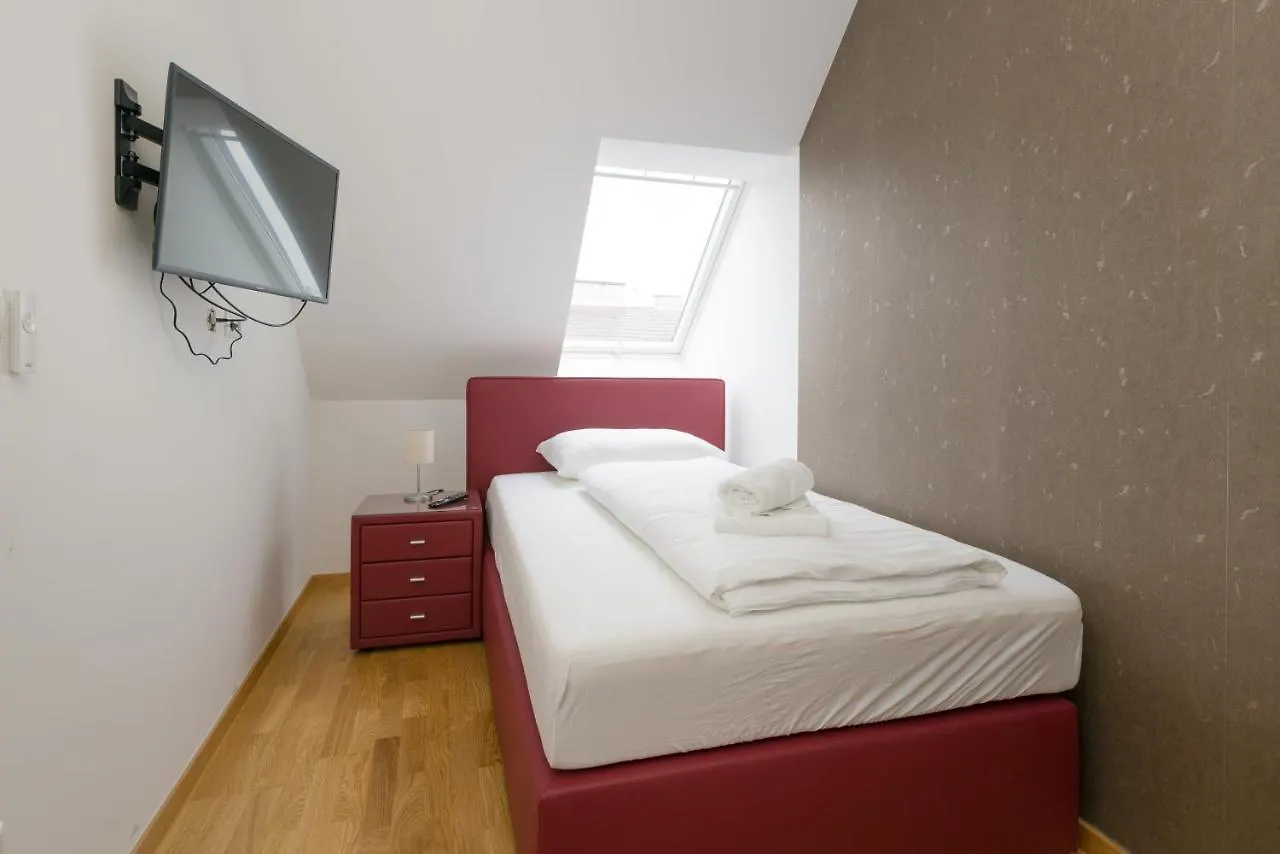 Vienna Stay Apartments Ullmann 1150 0*,